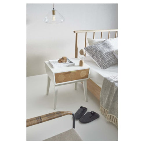 ナイトテーブル